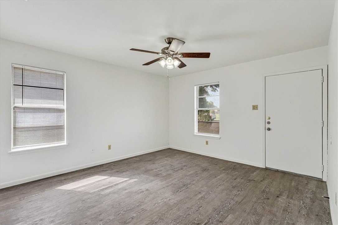 1622 La Joya St - Photo 6 of 40