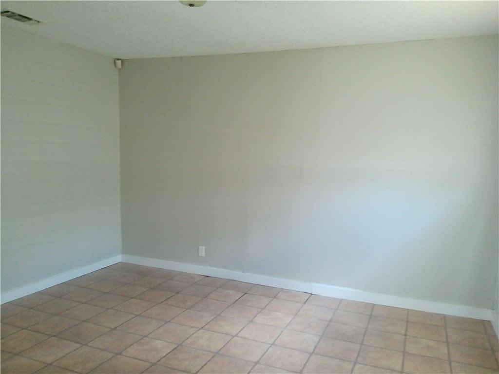 3549 Cypress St - Photo 4 of 7