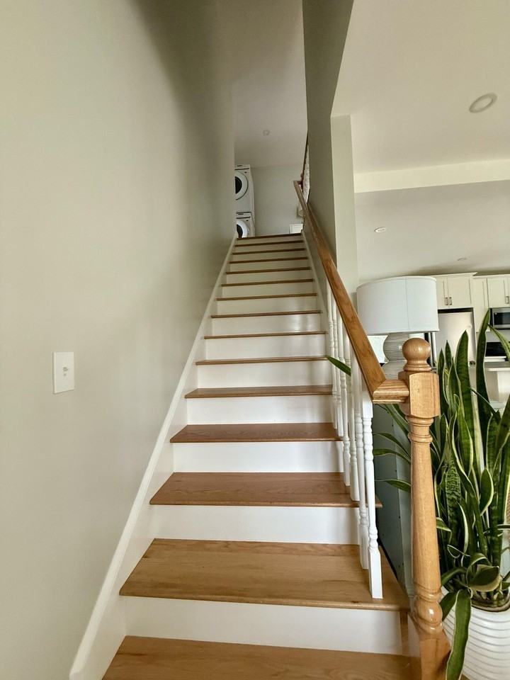 209 Bank St - Photo 4 of 15
