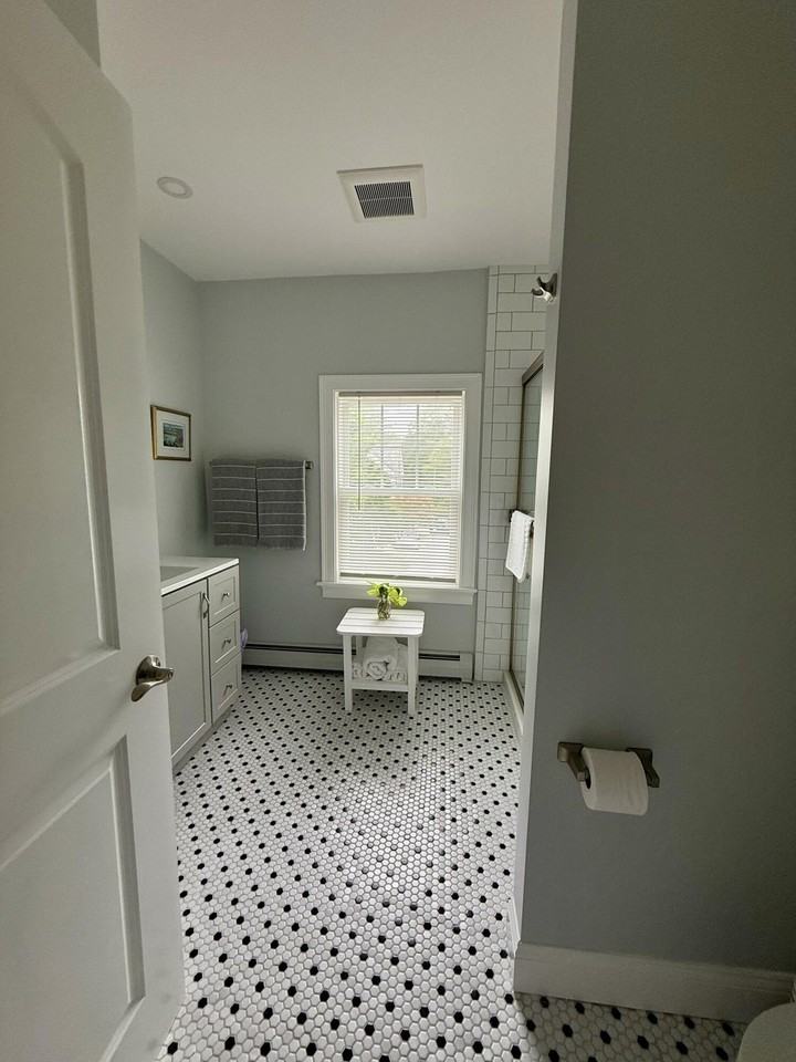 209 Bank St - Photo 5 of 15