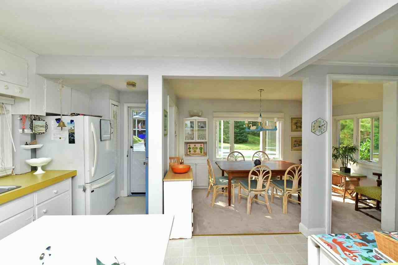 208 Standish Rd - Photo 5 of 27