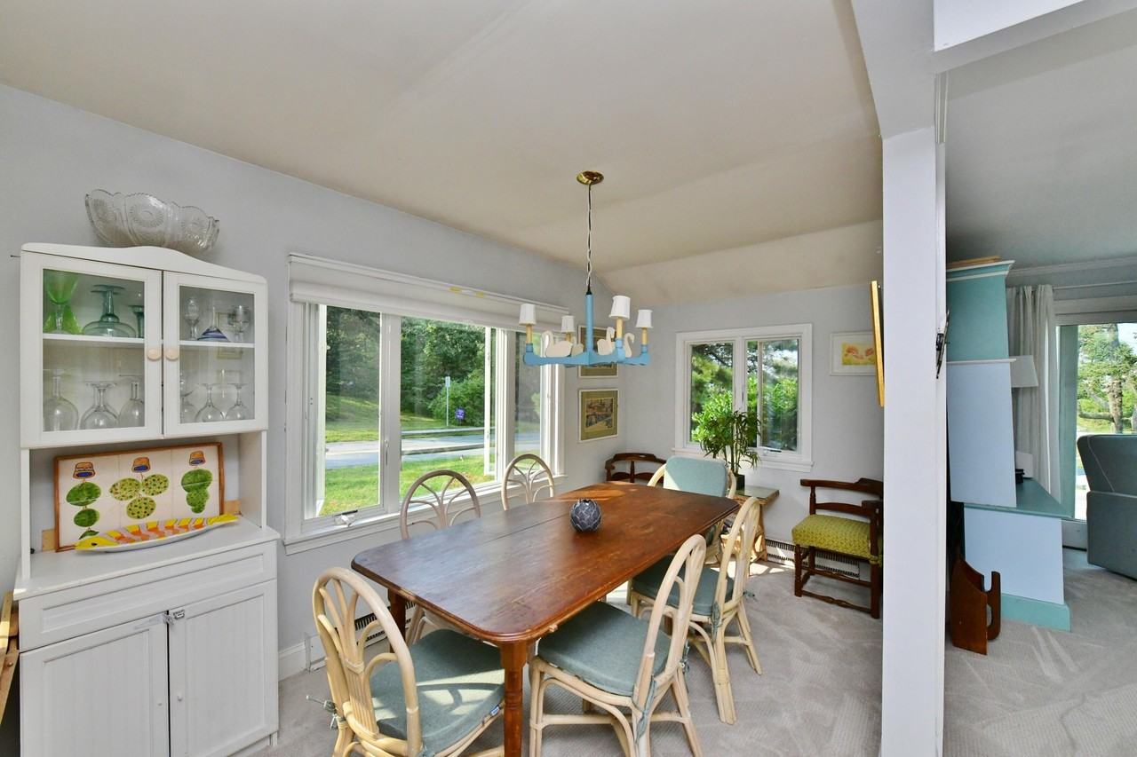 208 Standish Rd - Photo 6 of 27