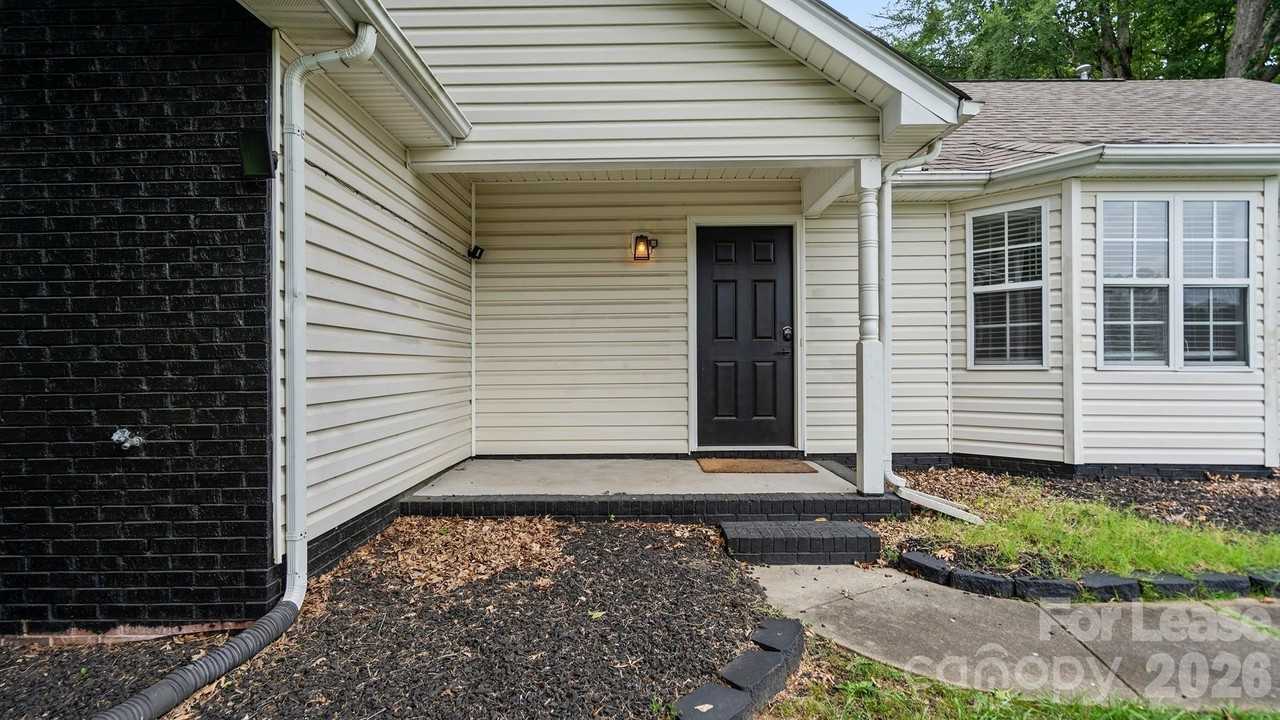 3320 Whitebridge Ln - Photo 2 of 30