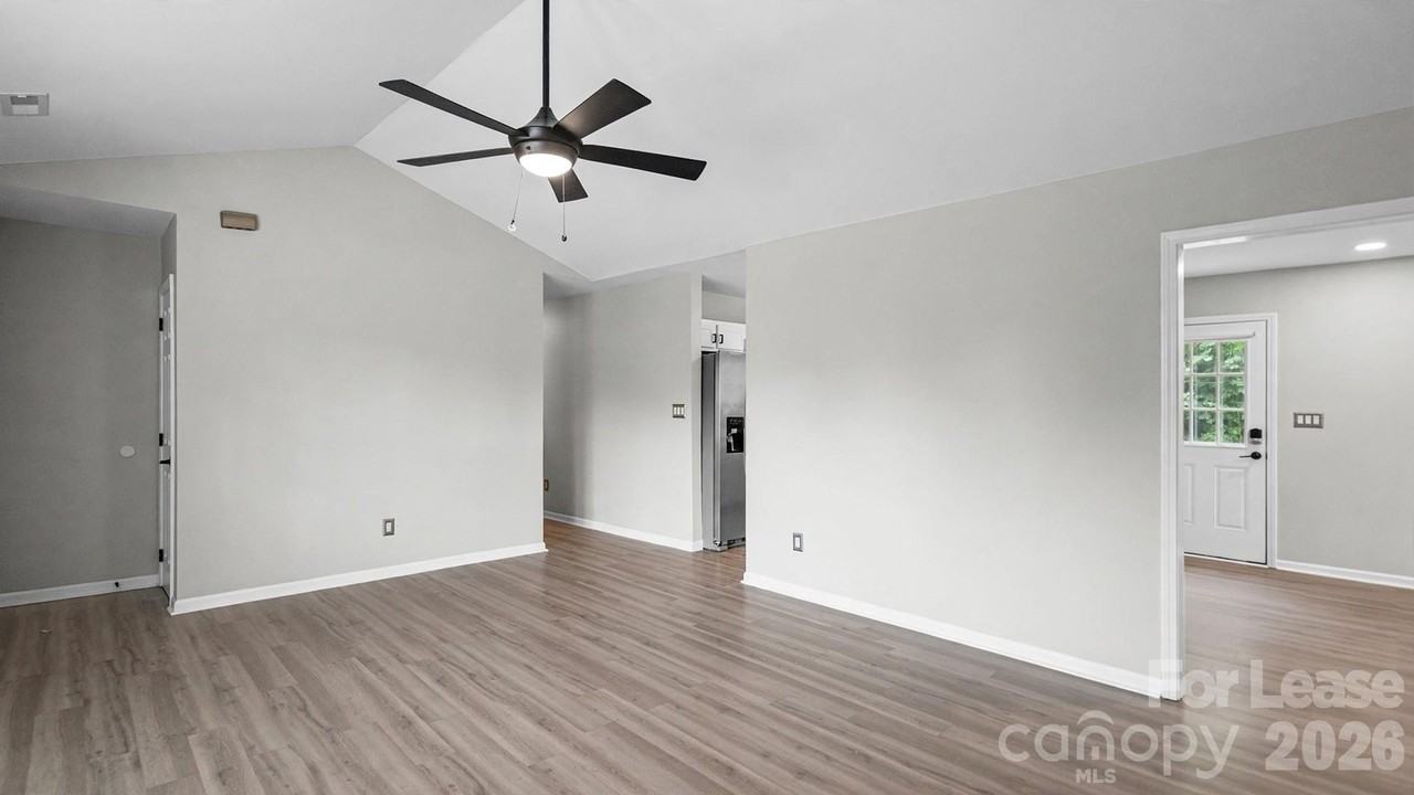 3320 Whitebridge Ln - Photo 6 of 30