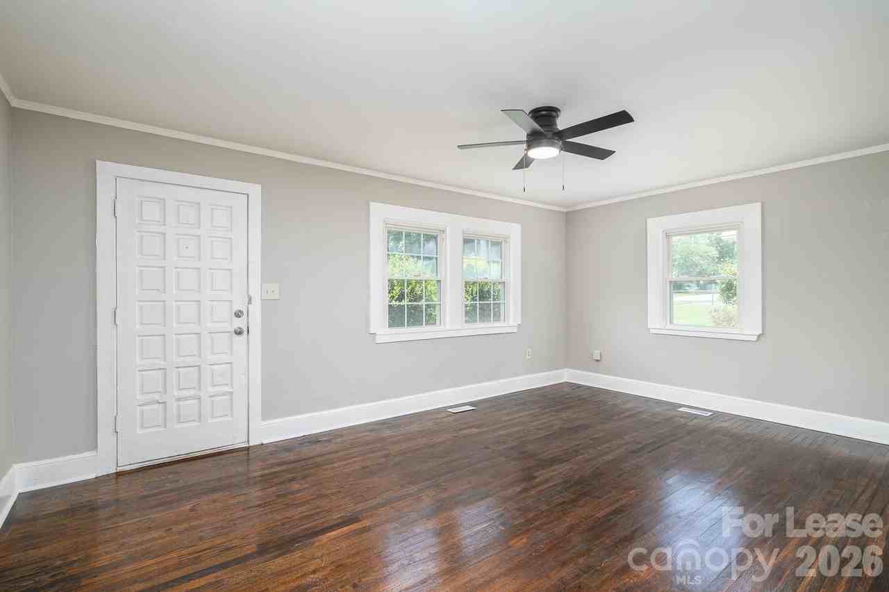 913 Edgemont Ave - Photo 2 of 9