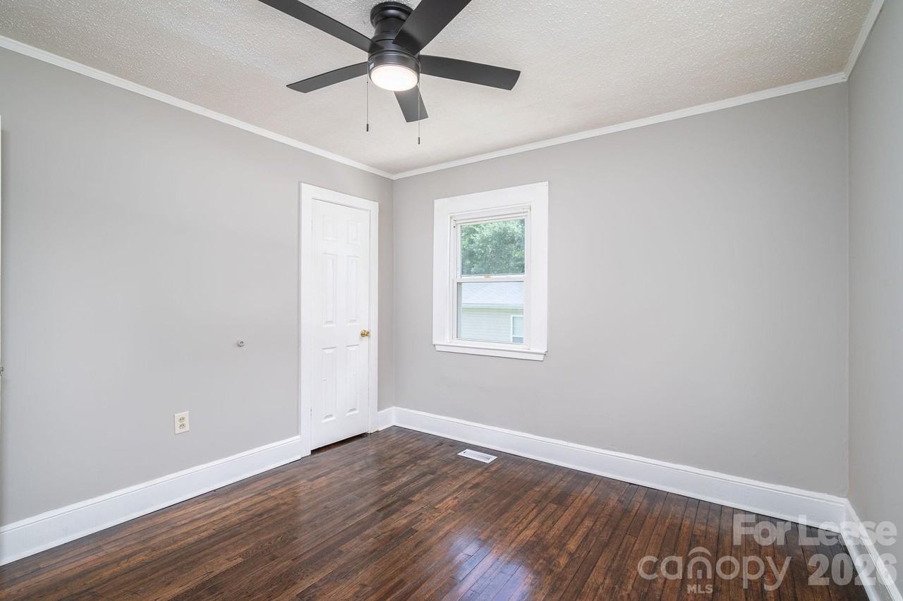 913 Edgemont Ave - Photo 3 of 9