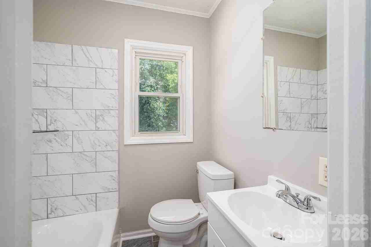 913 Edgemont Ave - Photo 4 of 9