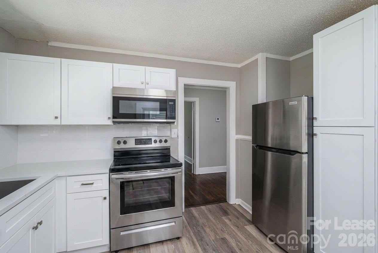 913 Edgemont Ave - Photo 7 of 9