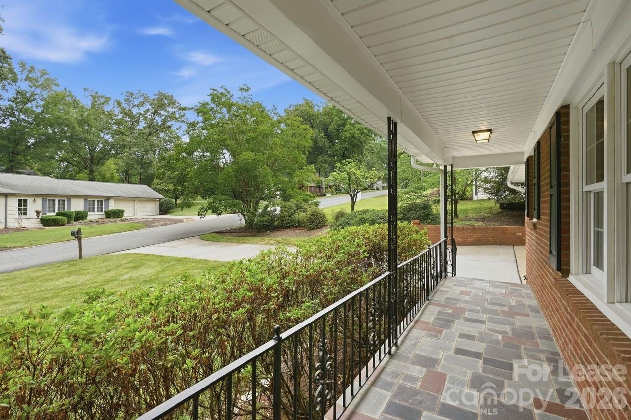 926 Shady Bluff Dr - Photo 2 of 25