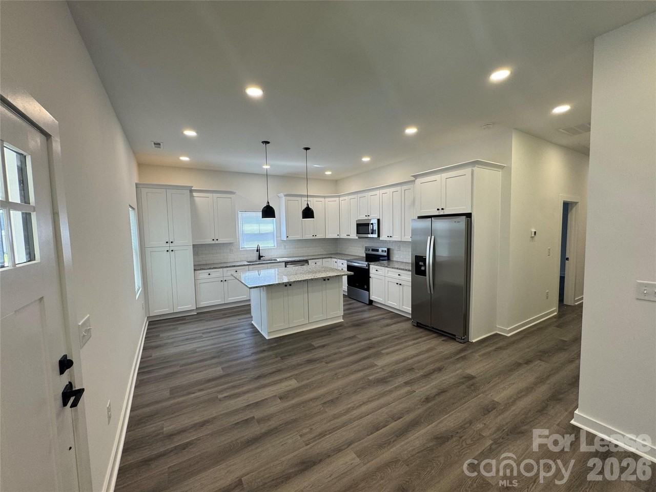 331 E Lowrance Ave - Photo 3 of 15