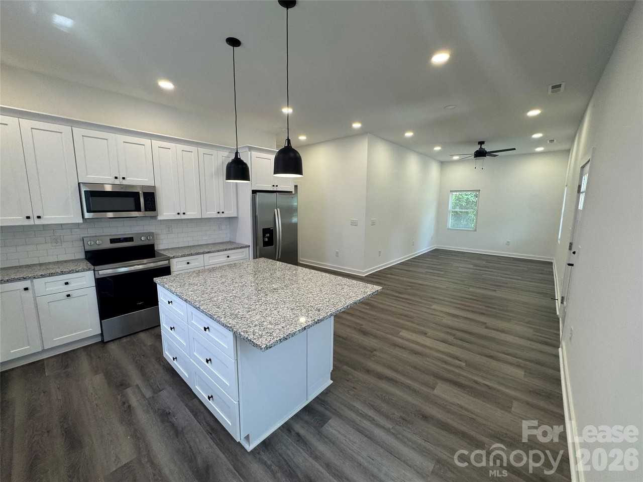 331 E Lowrance Ave - Photo 4 of 15