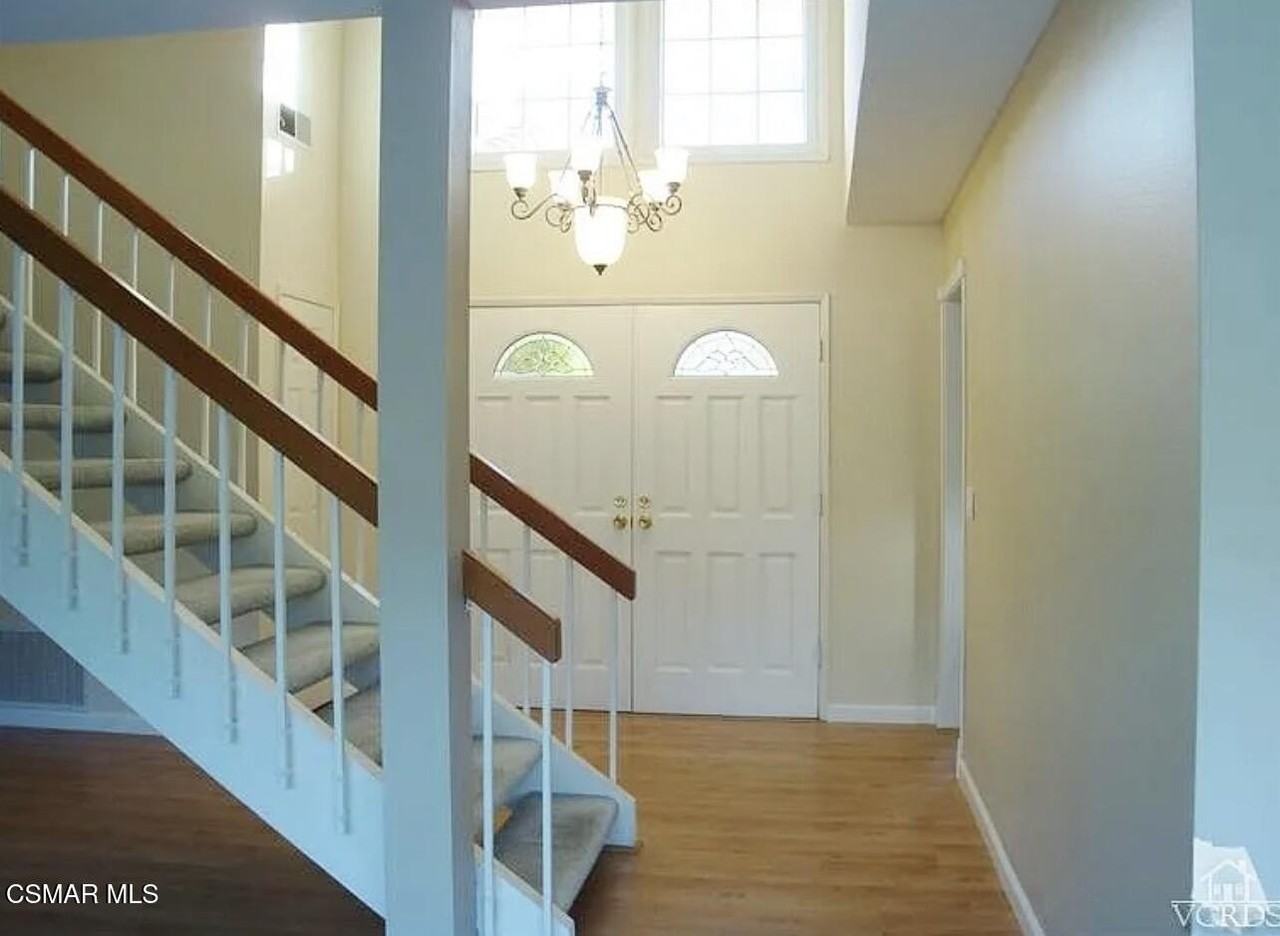 893 Lindawood St - Photo 5 of 26