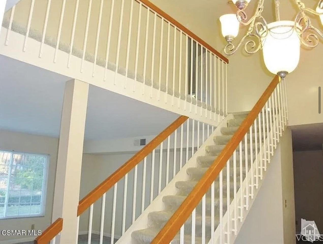 893 Lindawood St - Photo 6 of 26