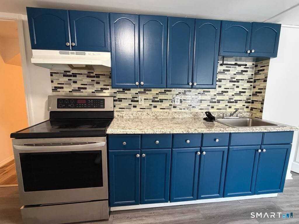 9 Forest Ave - Photo 2 of 15