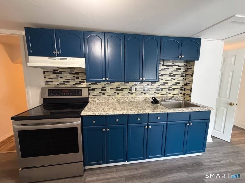 9 Forest Ave - Photo 3 of 15