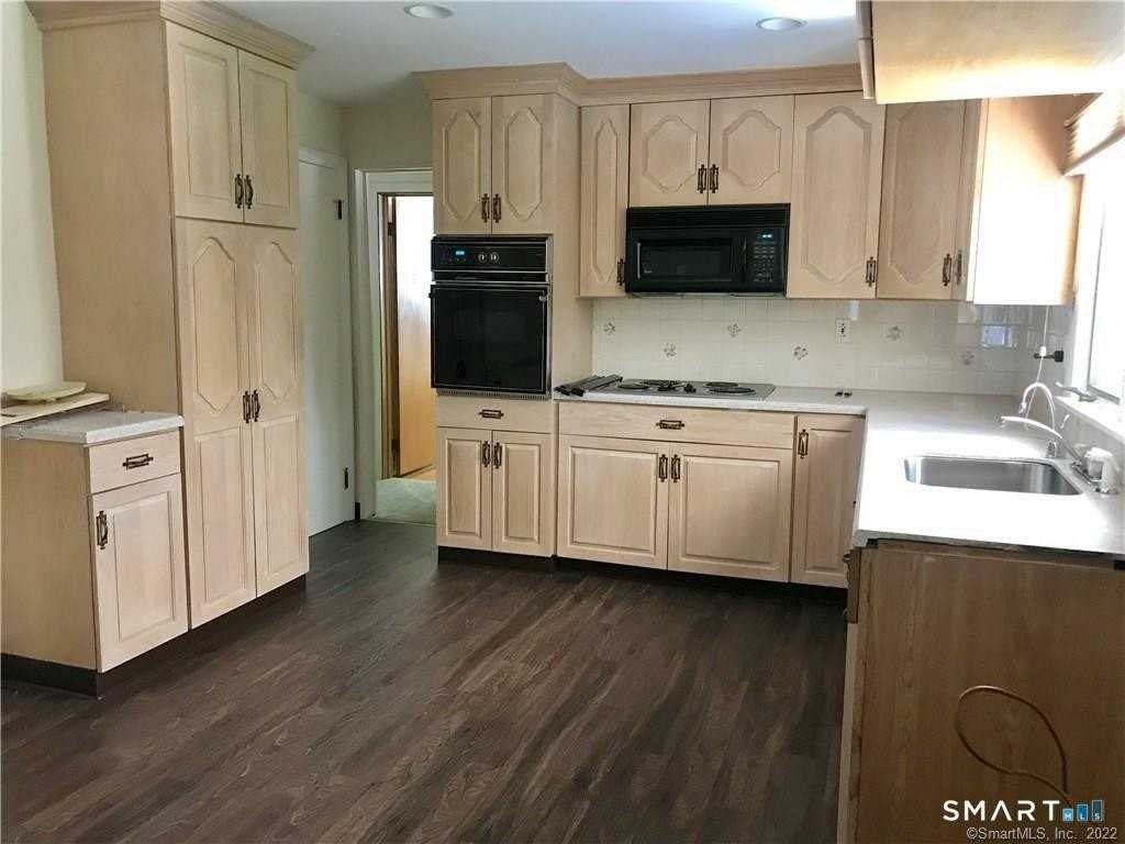 17 Pond Ln - Photo 5 of 18