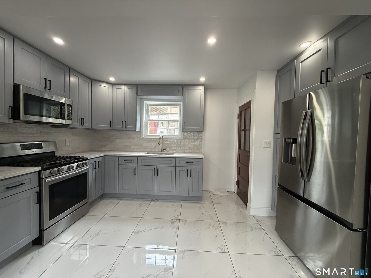 30 Hadley St - Photo 7 of 21