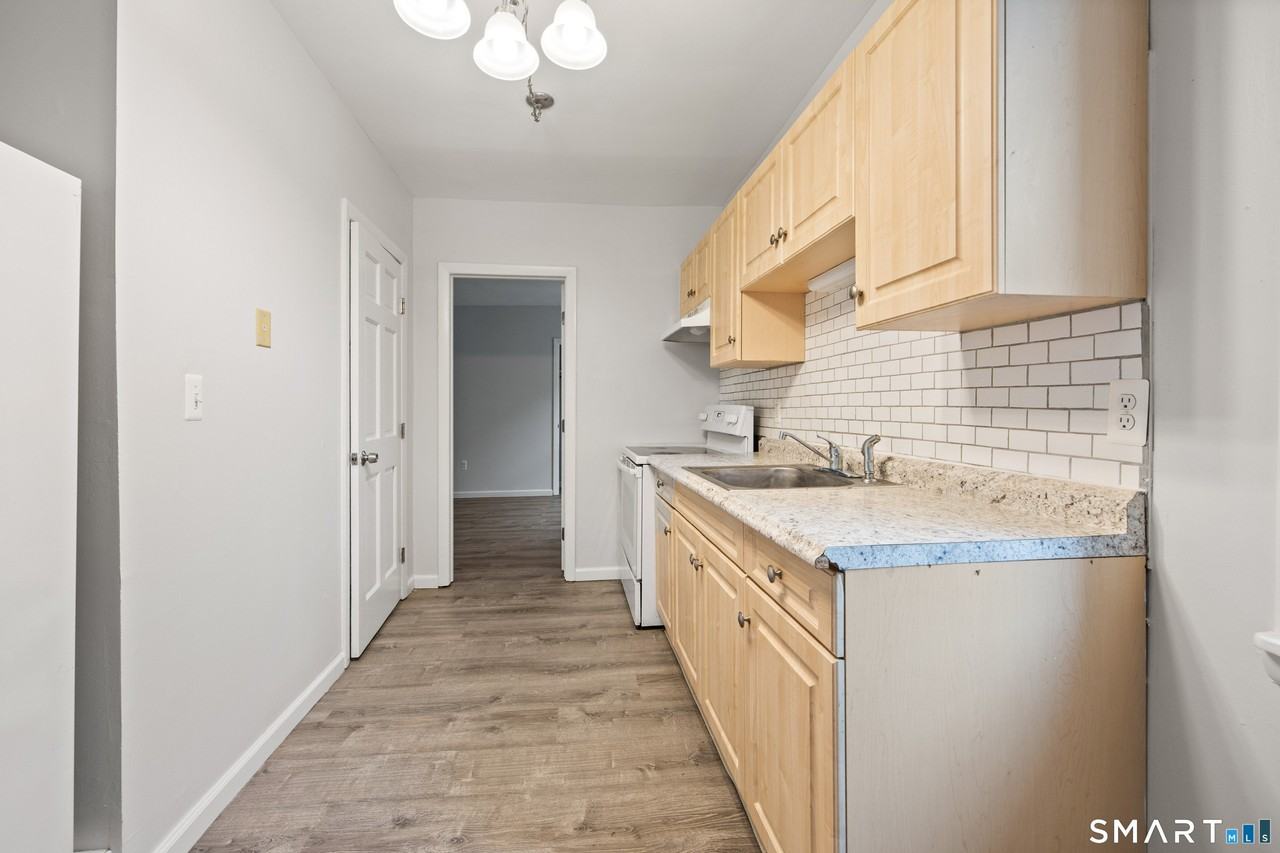 60 Center St #10 - Photo 4 of 20