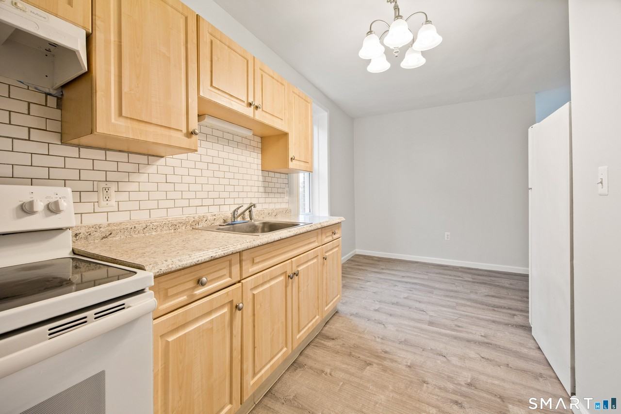60 Center St #10 - Photo 5 of 20