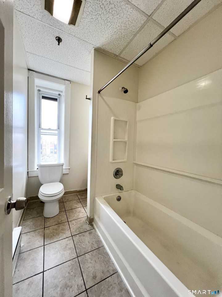 696 Main St #1C - Photo 4 of 9