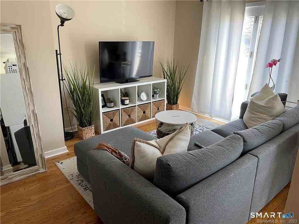 341 Main St #2 - Photo 4 of 9