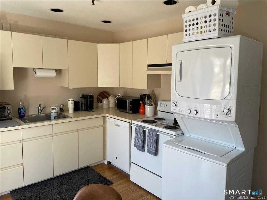 341 Main St #2 - Photo 5 of 9