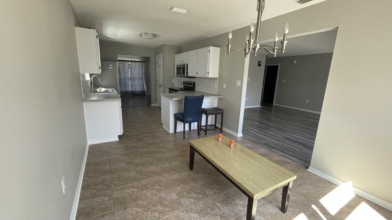 463 Sandy Ridge Cir - Photo 2 of 18