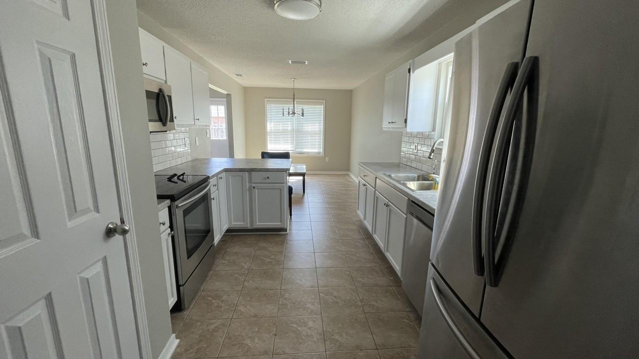 463 Sandy Ridge Cir - Photo 3 of 18