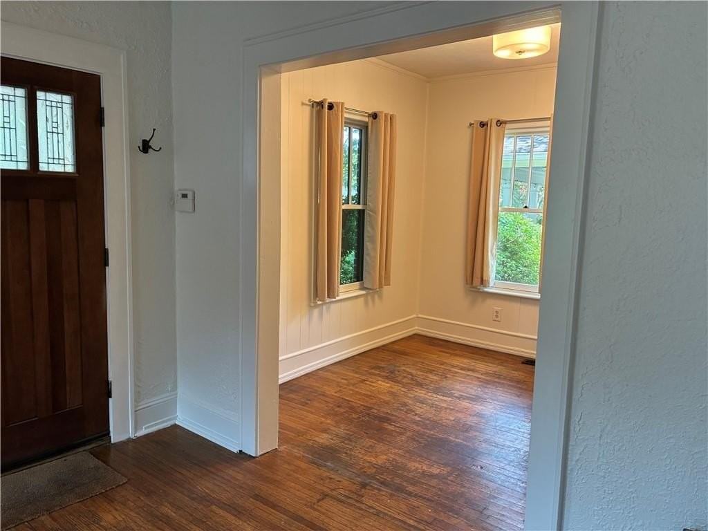 1088 Sanders Ave Se - Photo 6 of 38