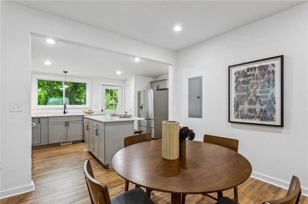 698 Garibaldi St Sw - Photo 7 of 24