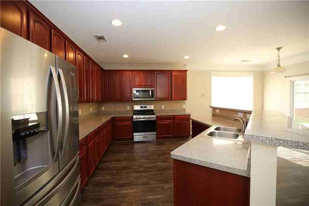 173 Parkmont Ct - Photo 4 of 42