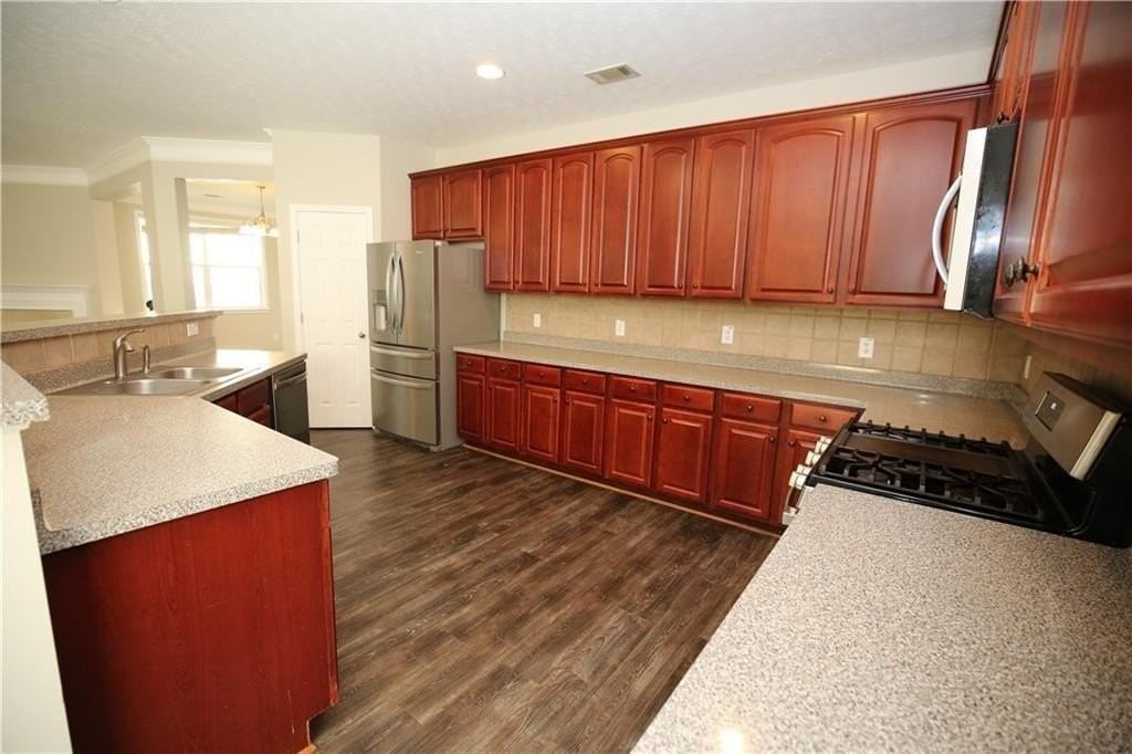 173 Parkmont Ct - Photo 5 of 42