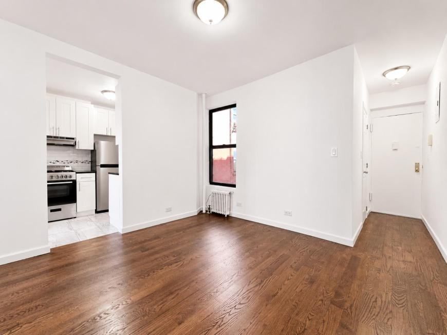 1270 1st Ave - Photo 5 of 8