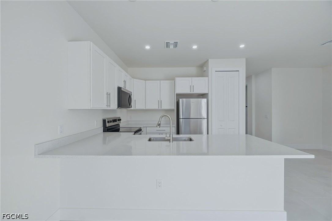 2411 Lola Ave - Photo 2 of 14