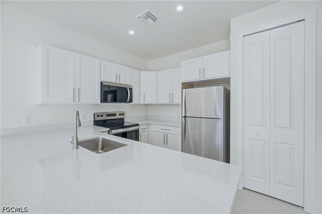 2411 Lola Ave - Photo 3 of 14