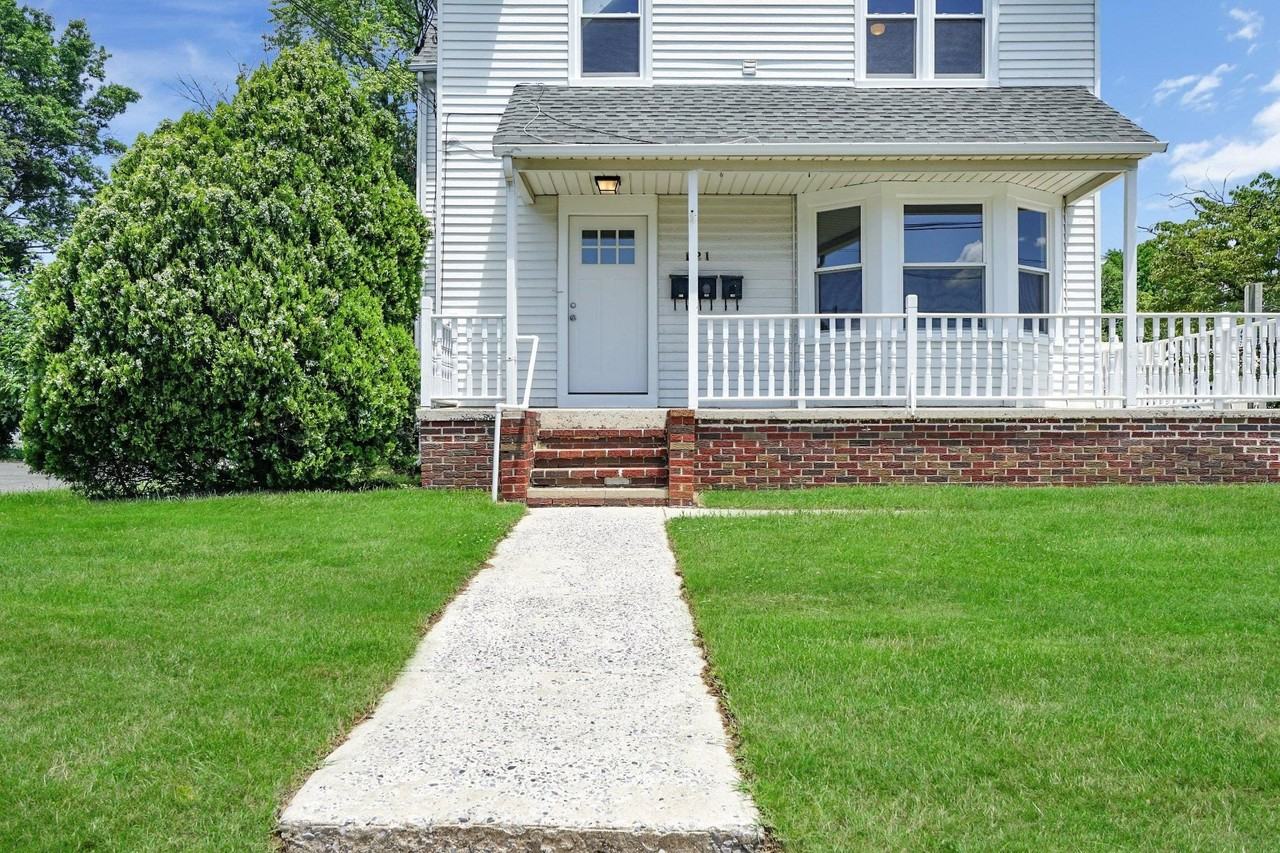 121 E Browning Rd - Photo 3 of 23