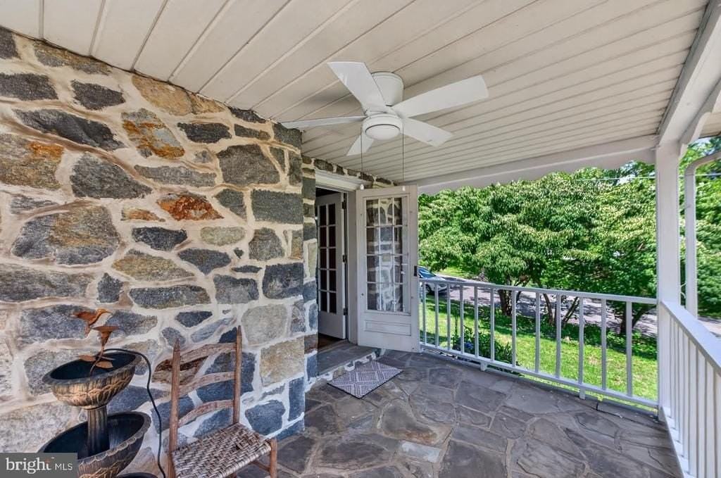 1512 Wilson St - Photo 3 of 21