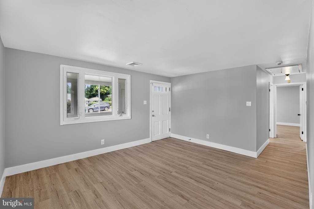 1539 Reservoir Ave - Photo 4 of 24