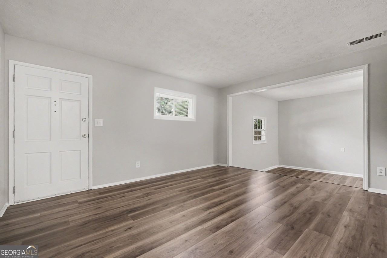 1315 Pineglen Dr - Photo 3 of 16
