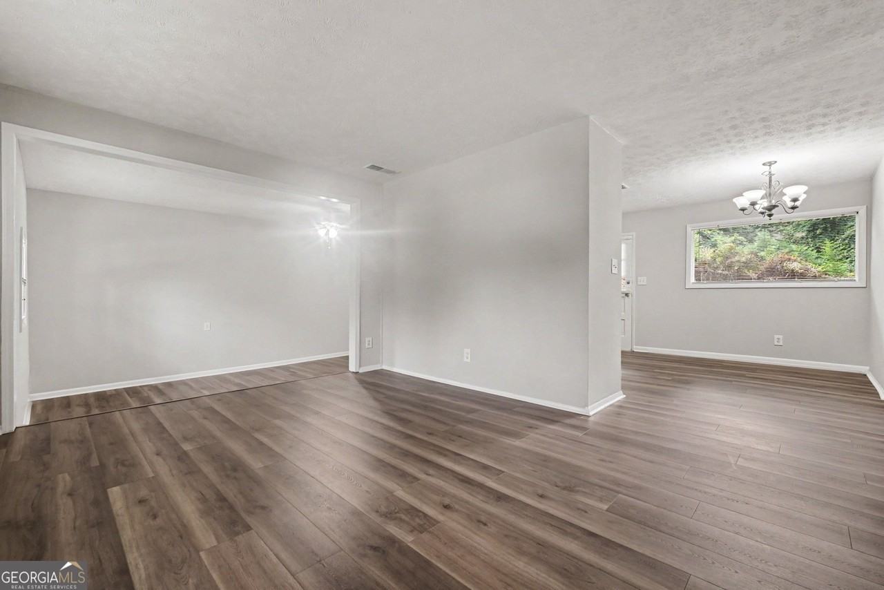 1315 Pineglen Dr - Photo 6 of 16