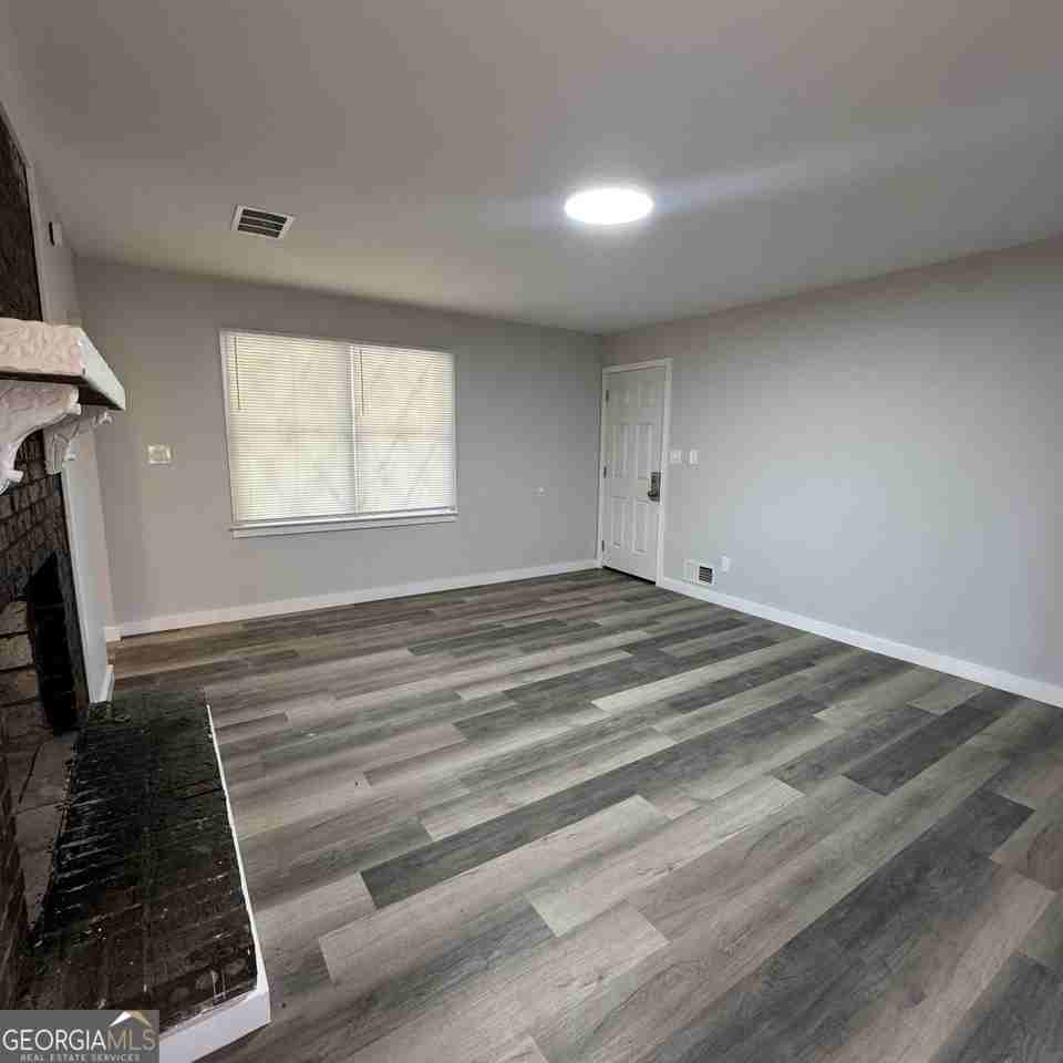 6571 Rock Springs Rd - Photo 4 of 40