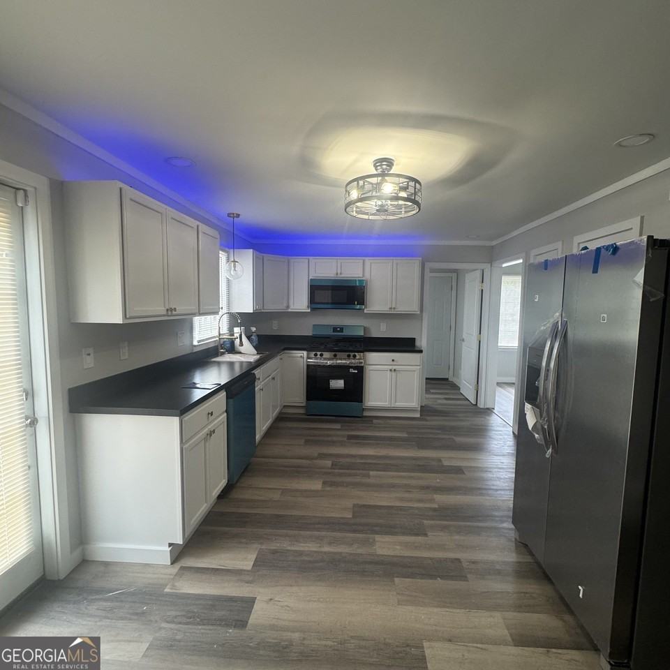 6571 Rock Springs Rd - Photo 6 of 40