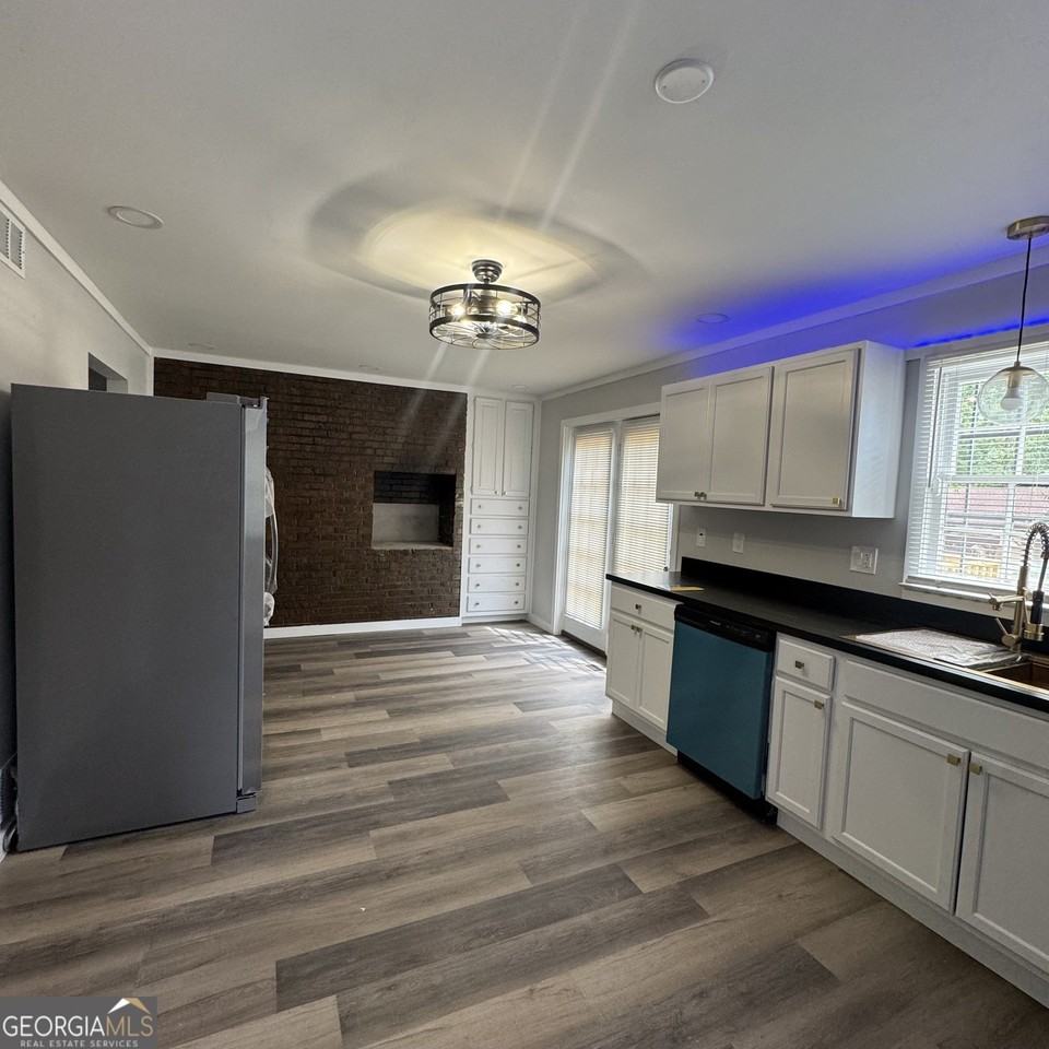 6571 Rock Springs Rd - Photo 7 of 40