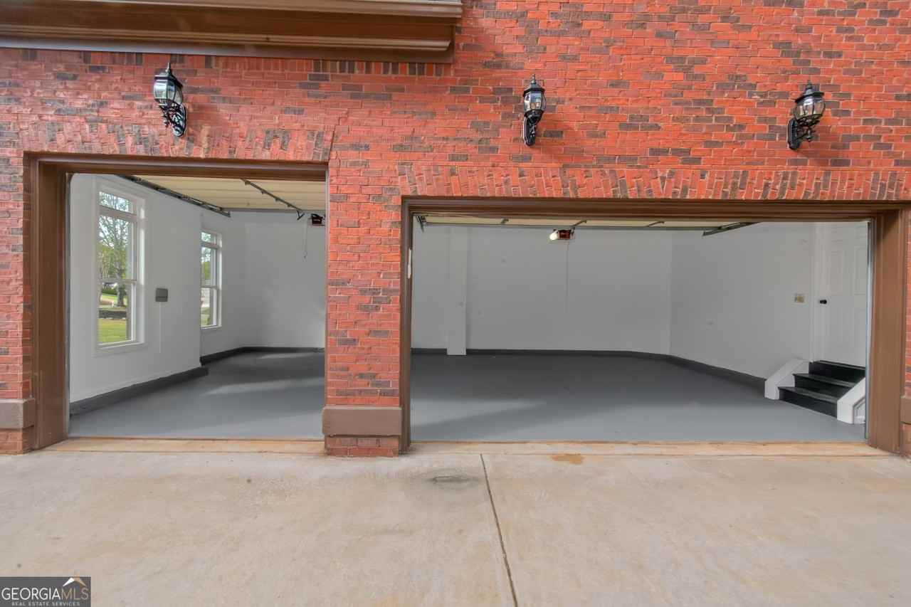 6048 Golf View Xing - Photo 5 of 32
