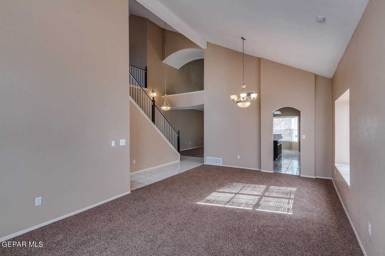 1900 Sun Spot St - Photo 5 of 41