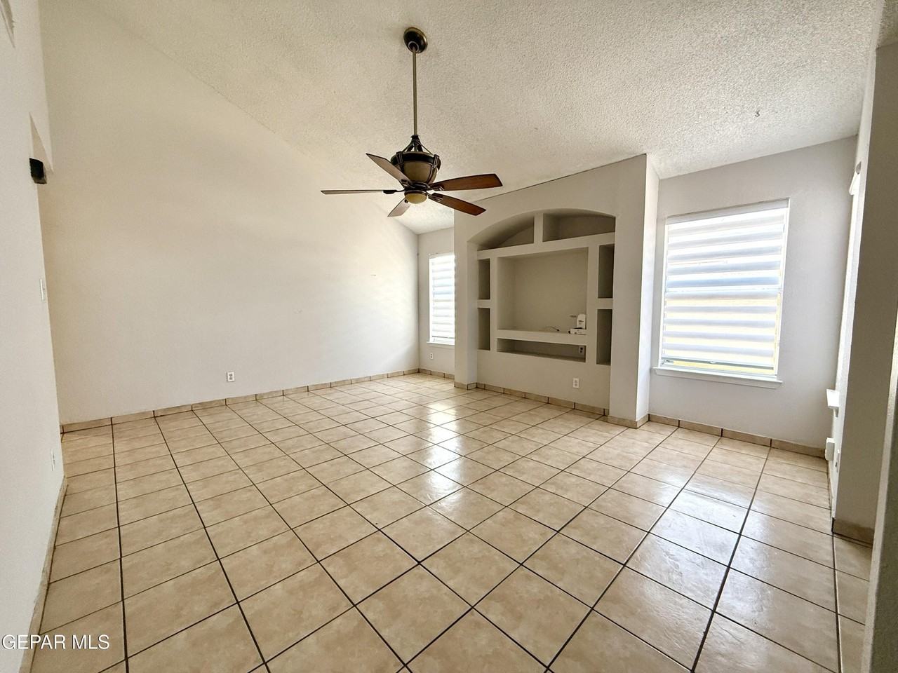 11992 Dragon Crest Dr - Photo 4 of 24