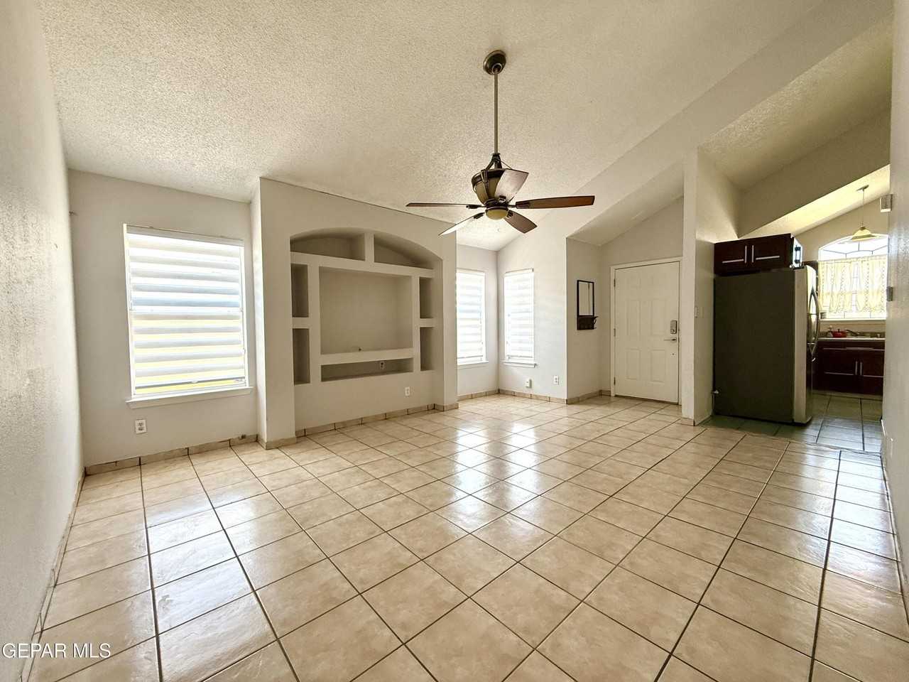 11992 Dragon Crest Dr - Photo 5 of 24