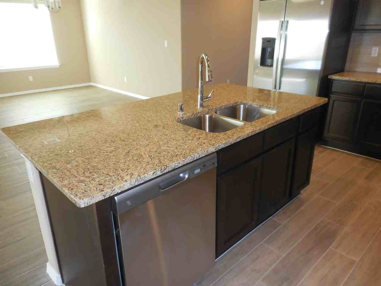 7312 Glacier Dr - Photo 4 of 30
