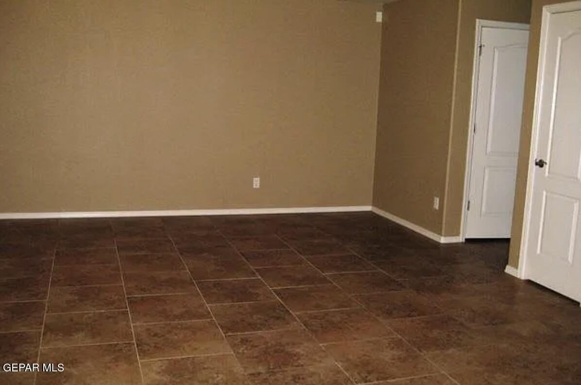 545 Green Village Ct #B - Photo 4 of 12