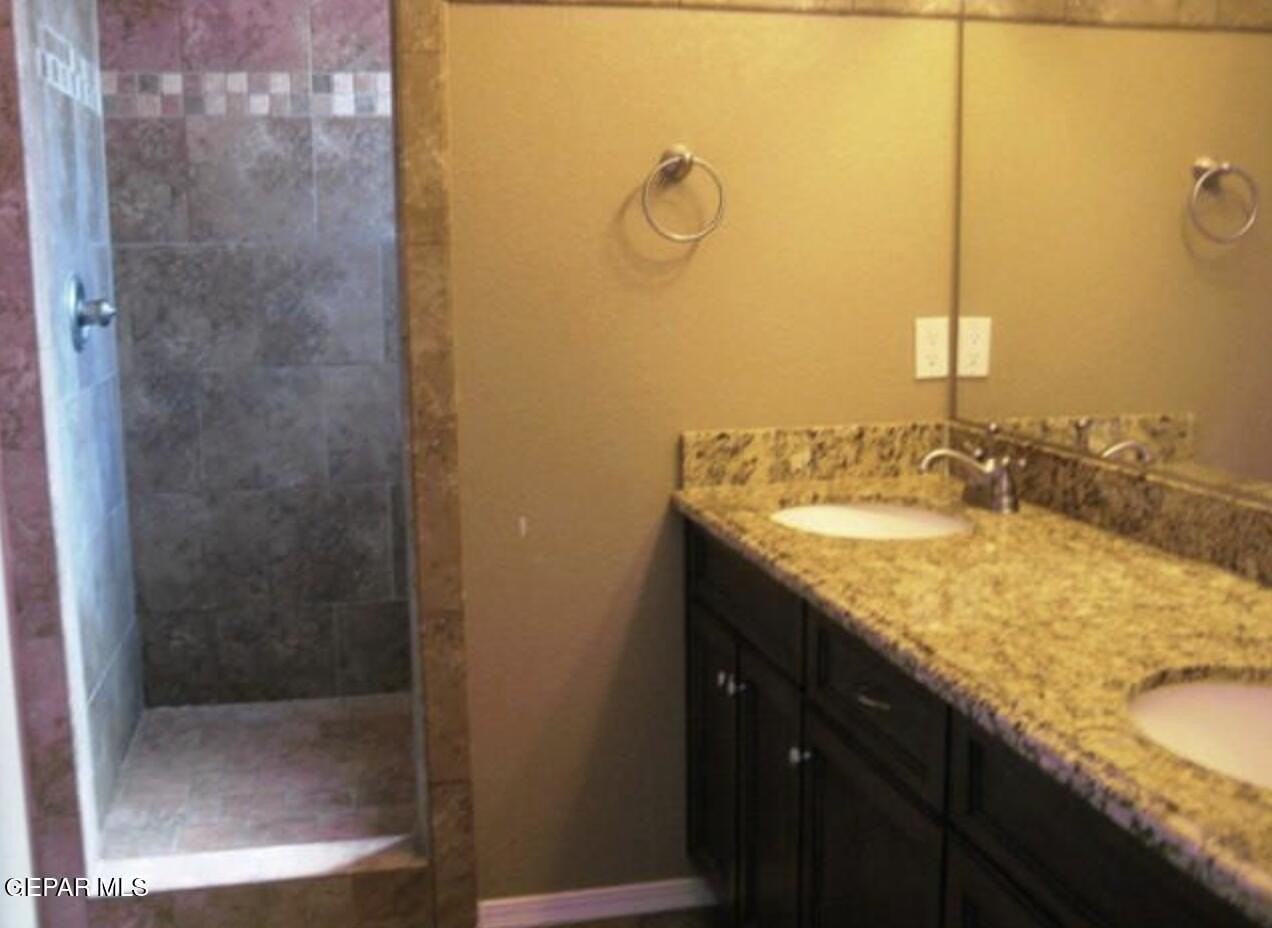 545 Green Village Ct #B - Photo 7 of 12